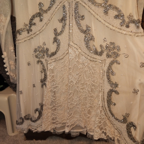 Beautiful hand beaded & lace w/open back dress. - Picture 9 of 17